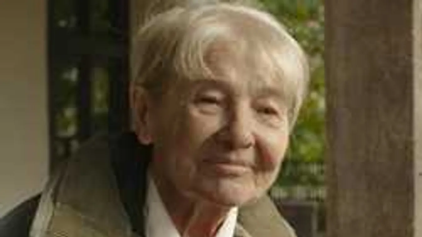 A díjak gyógyítják meg Törőcsik Marit!