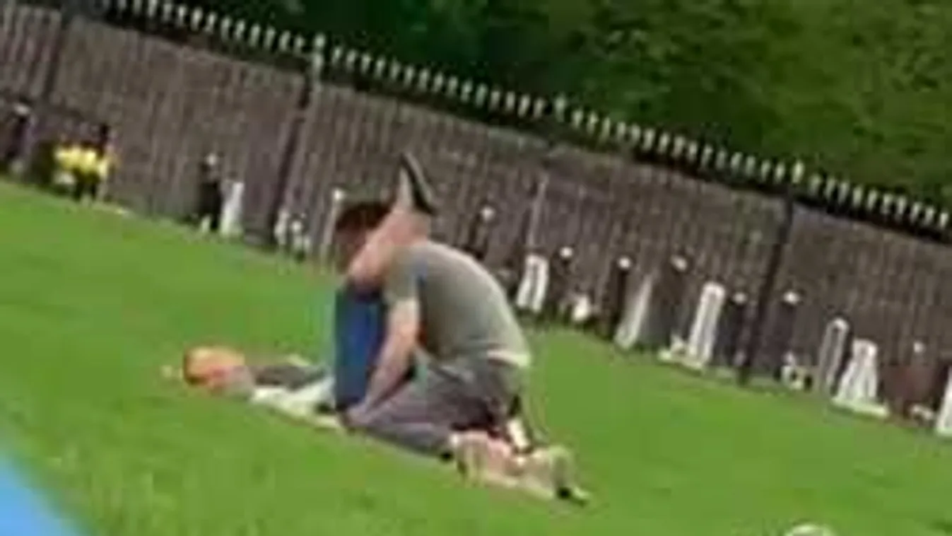 Fényes nappal szexelt a szlovák pár a parkban