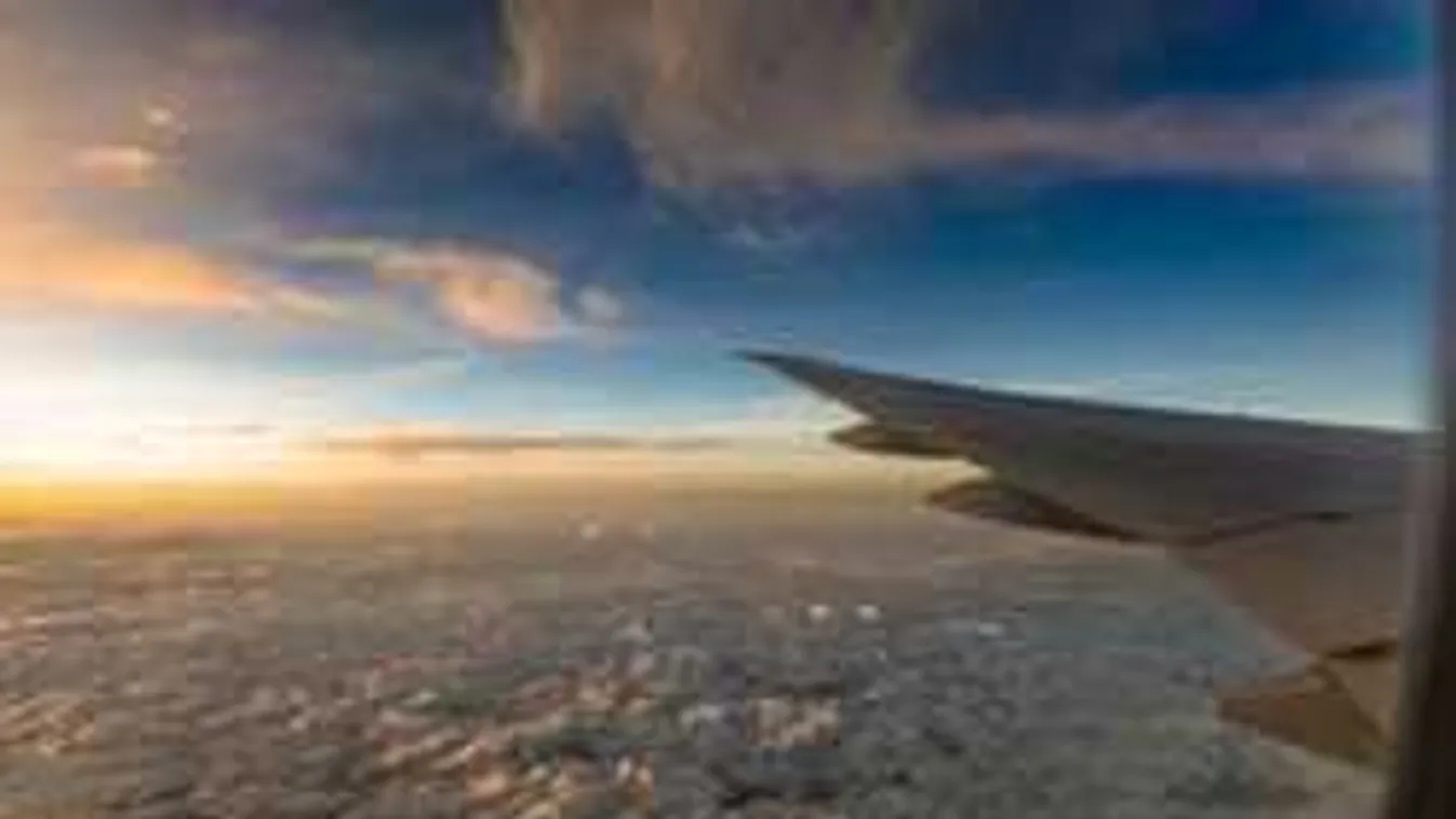 Fotók a drámai kényszerleszállásról: több sérült, tönkrement futóművek