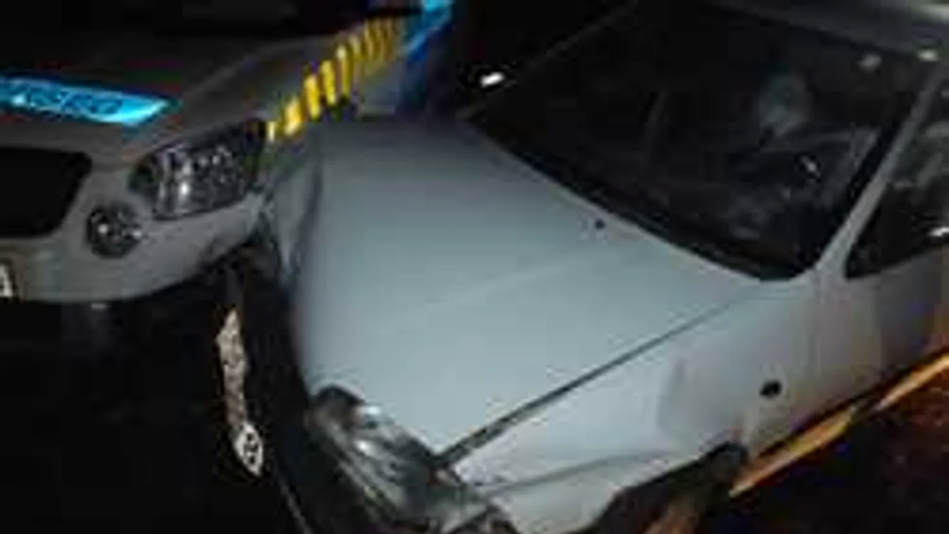 Dráma Budapest mellett: rendőrautók közé hajtott egy férfi