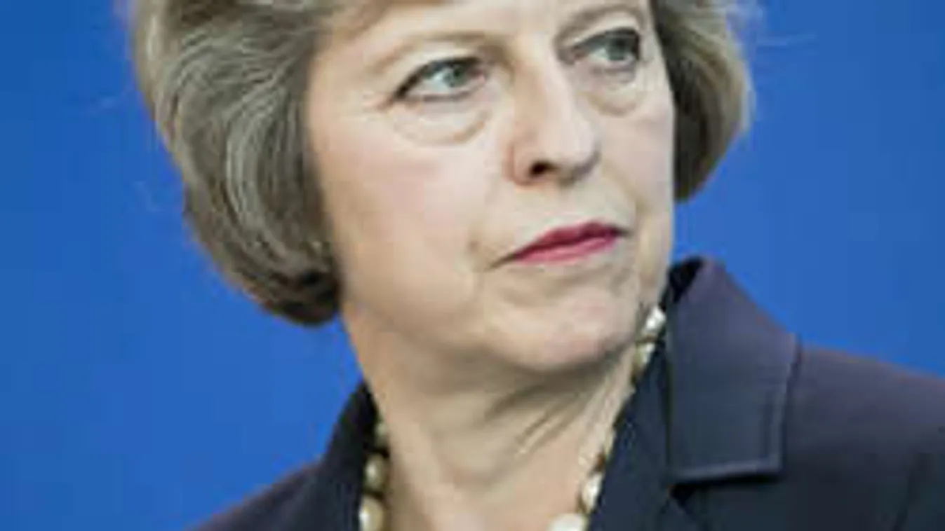 Póniszőr cipőben hódít a brit kormányfő - ilyen egy komoly politikus?