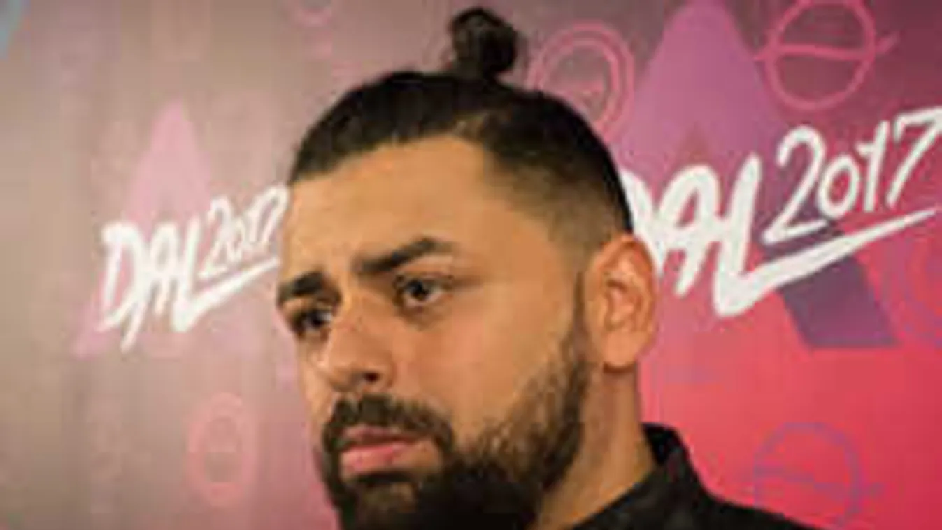 Hiába vágyik rá a magyar énekes, felesége nem szül neki több gyereket!