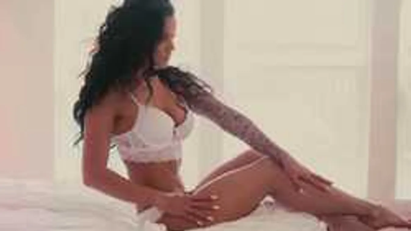 Teljesen meztelen képet töltöttek fel az internetre az orosz modellről!