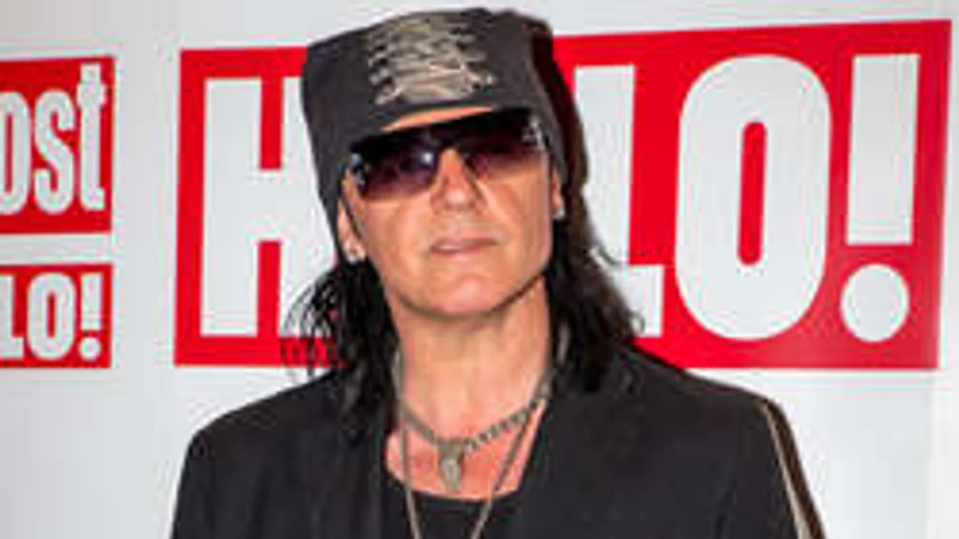 Nők tucatjai sóvárognak a szingli Kozso után