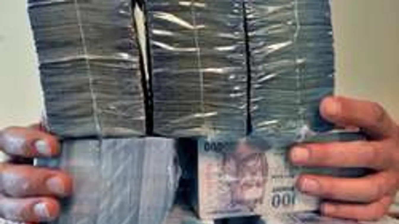 Több száz milliót követelt a hallgatásáért