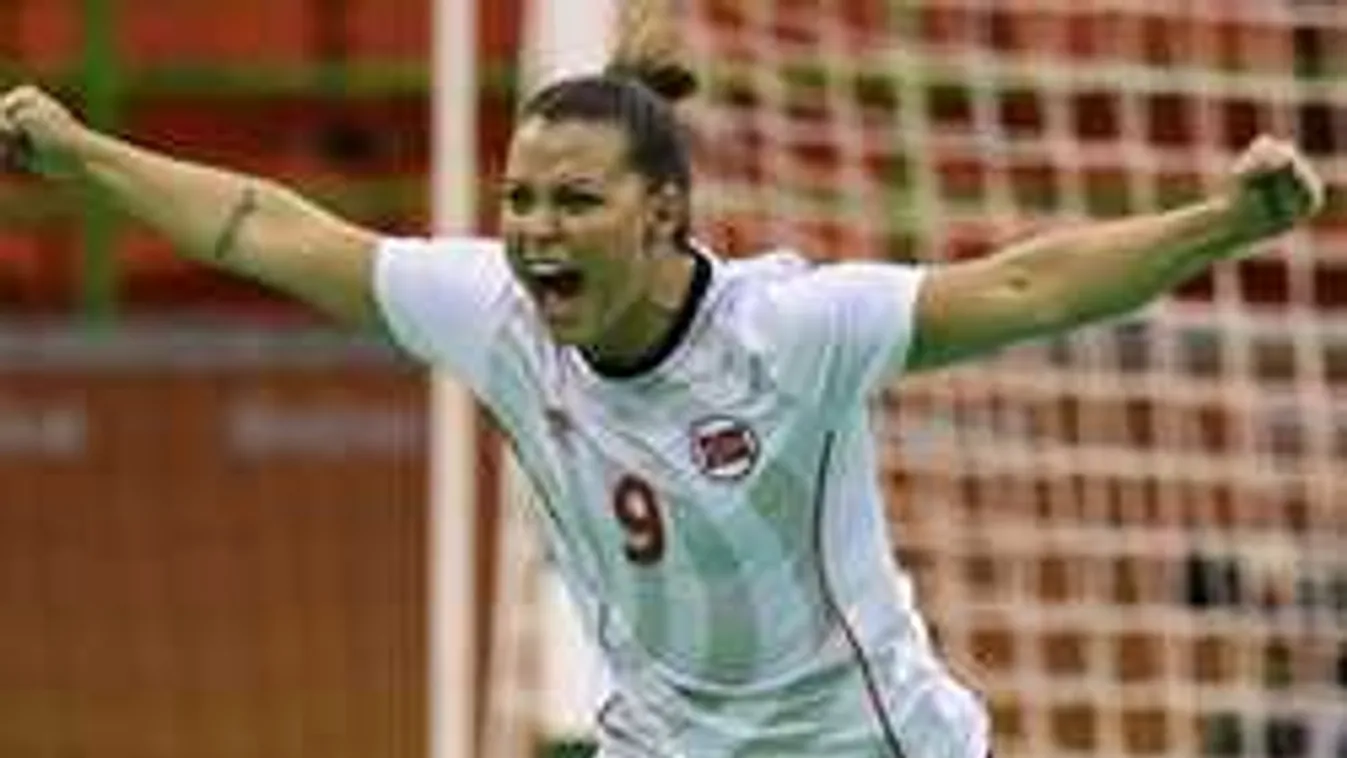 Meztelen képeivel sokkolták a magyarok ellenfelét