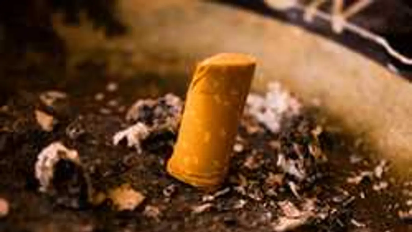 Sokkot kapott, amikor meglátta magát a cigisdobozon, nem egyezett bele