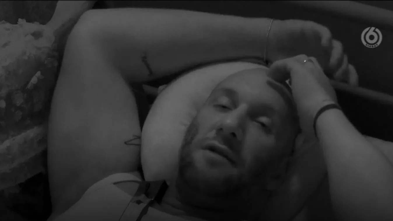 Berki szerint Csilla meztelenül, pucsítva kaparja cellája falát