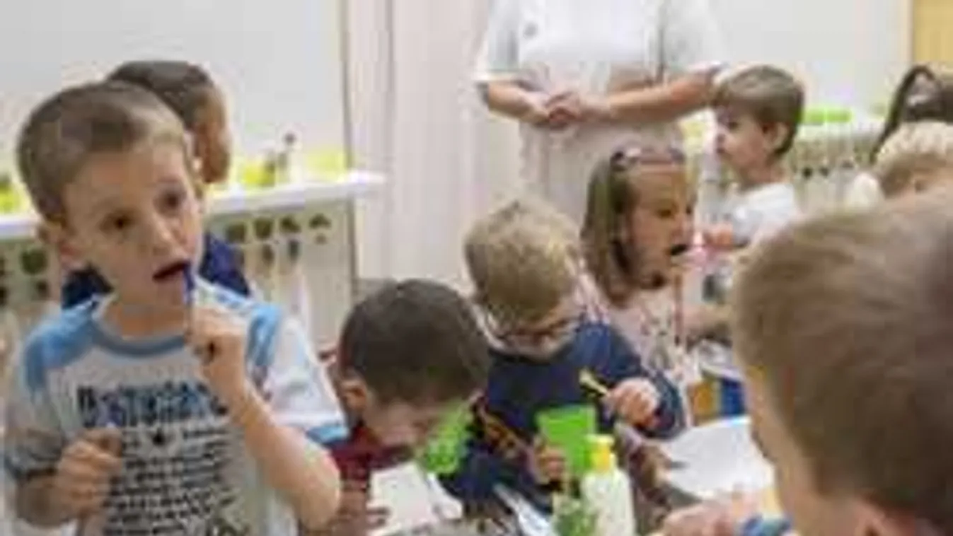 Õrület: betiltották a fogmosást Debrecenben