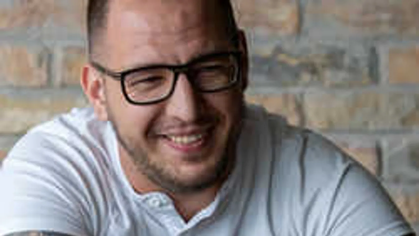 Nem hiszed el, mit művelt Curtis a kamerák előtt Zoltán Erikával