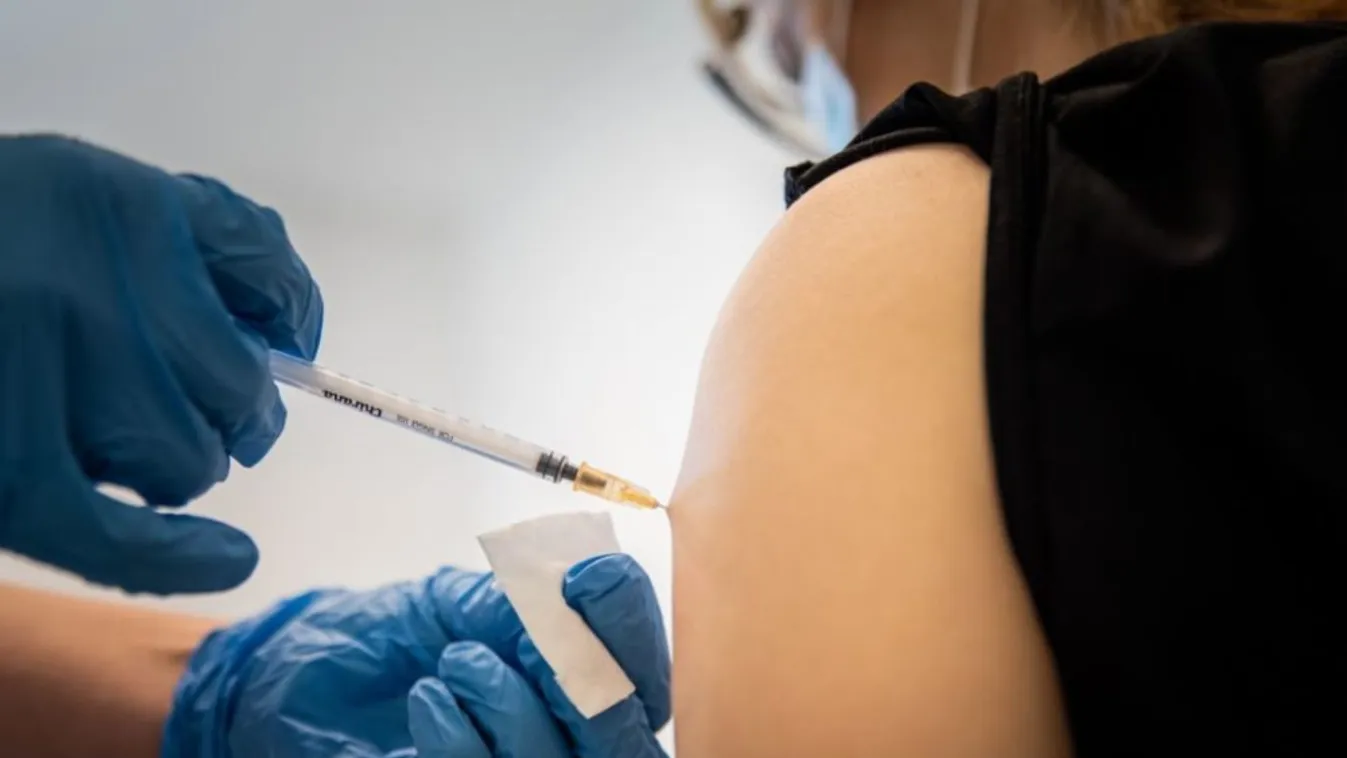 Így gyorsítja fel a kormány az oltakozást