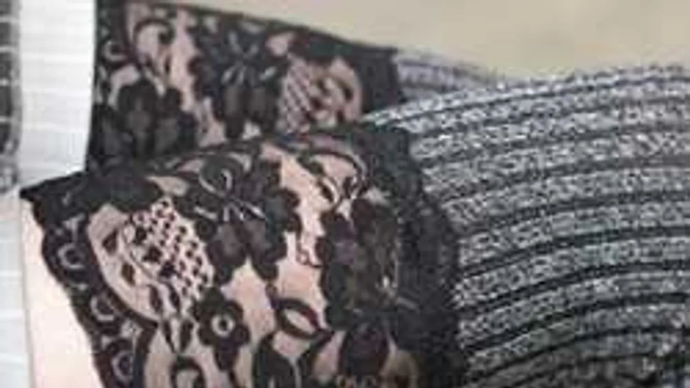 Csábosan villan a nők combja ebben az izgalmasan szexi téli viseletben