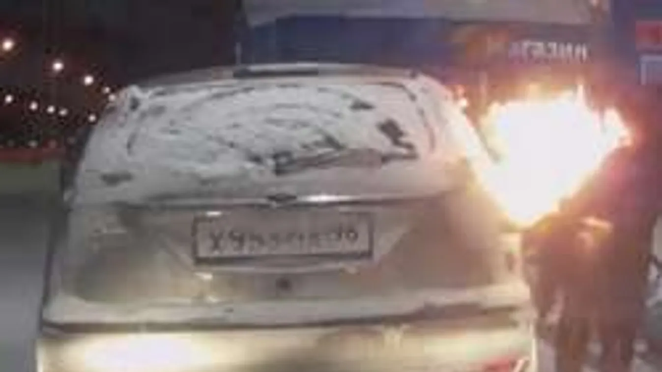 Tankolás közben gyújtotta fel autóját az elmebeteg nő