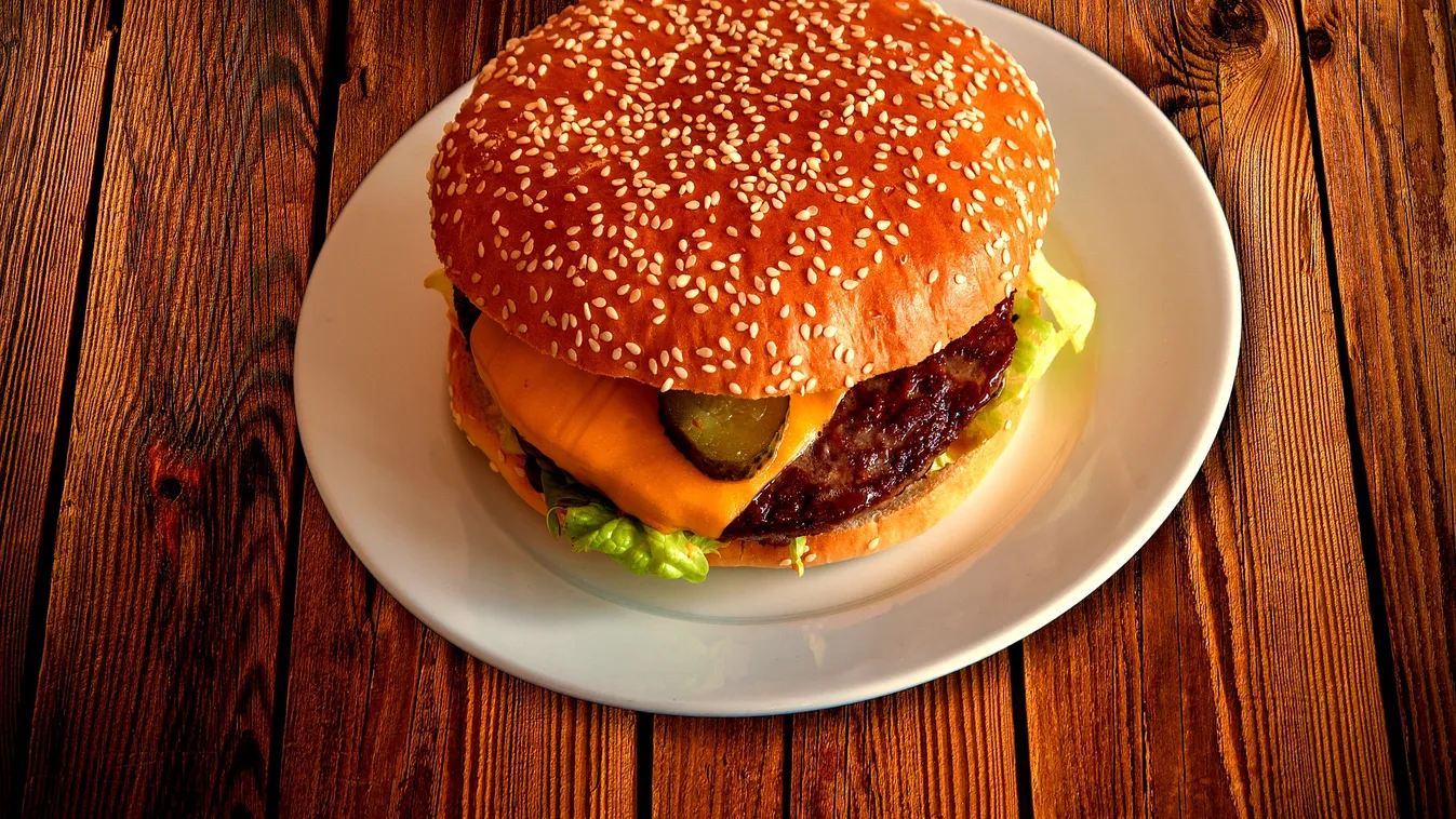 Gyomorforgató: szennyezett ételt vitt ki a futár a Nébihnek, hasmenést is okozhatott volna