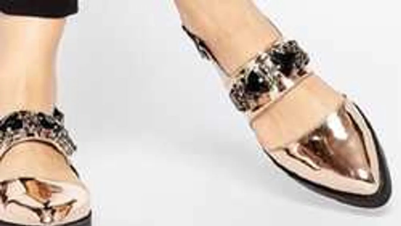 Ez a divat tarol majd tavasszal: jön a legszuperebb cipő, ami mindent visz!