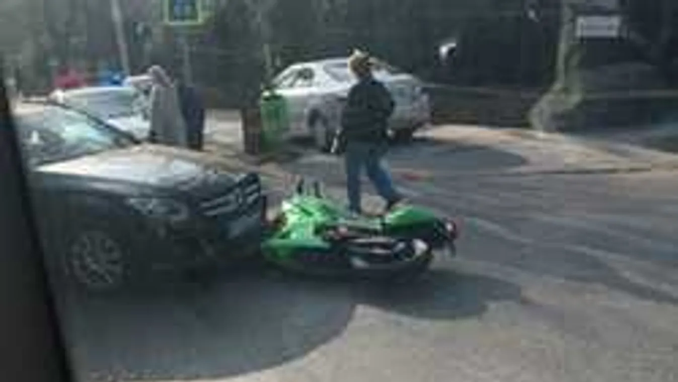 Csodával határos módon menekült meg ez a motoros ma reggel