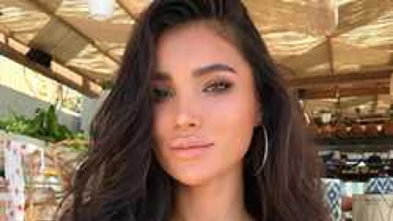 Meztelenül a kádban, habot kent gigamelleire a vadóc színésznő