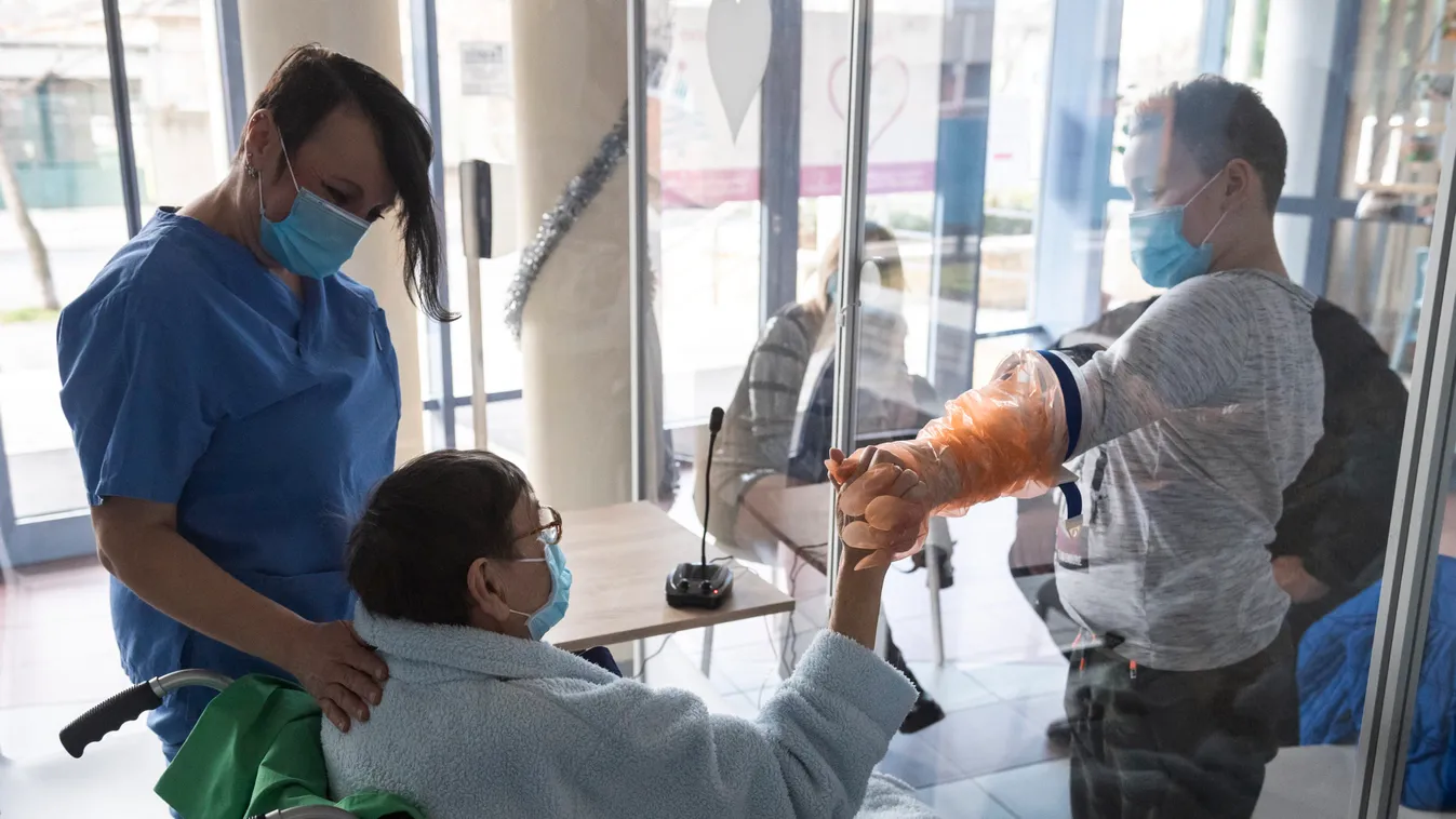 Nem hiszed el, ezeken az itthoni helyeken továbbra is kötelező marad a maszkviselés