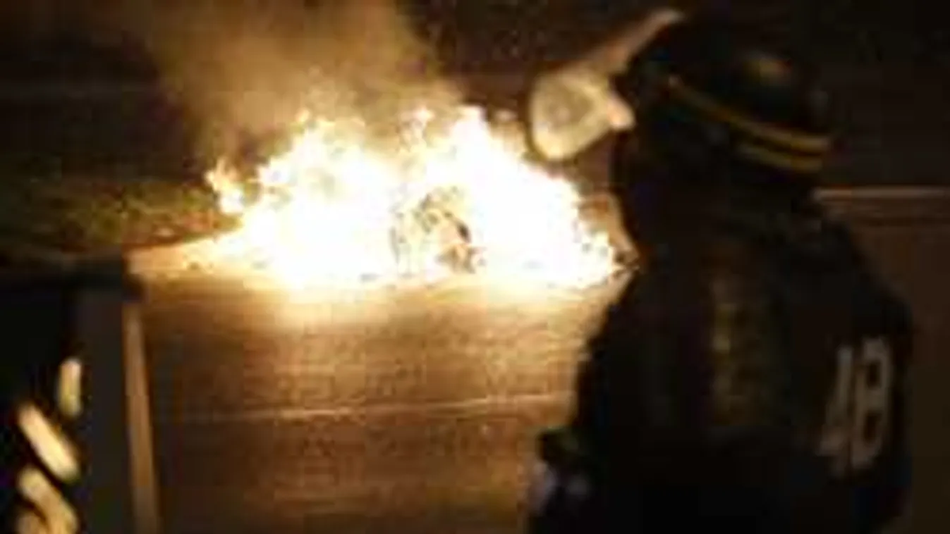 Könnygáz és rettegés: Párizs lángokban áll