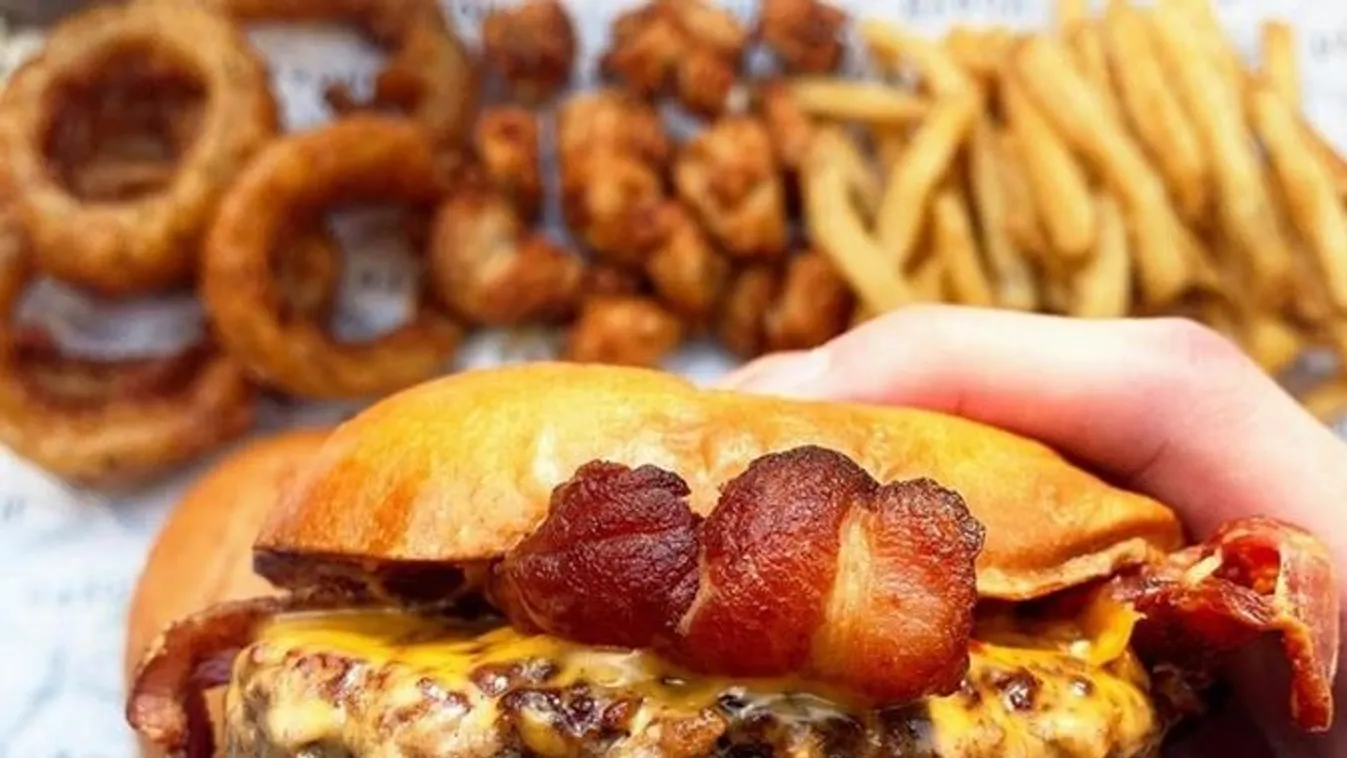 Valóra vált Schobert Norbi rémálma: Ma ingyen hízhatnak a szurkolók