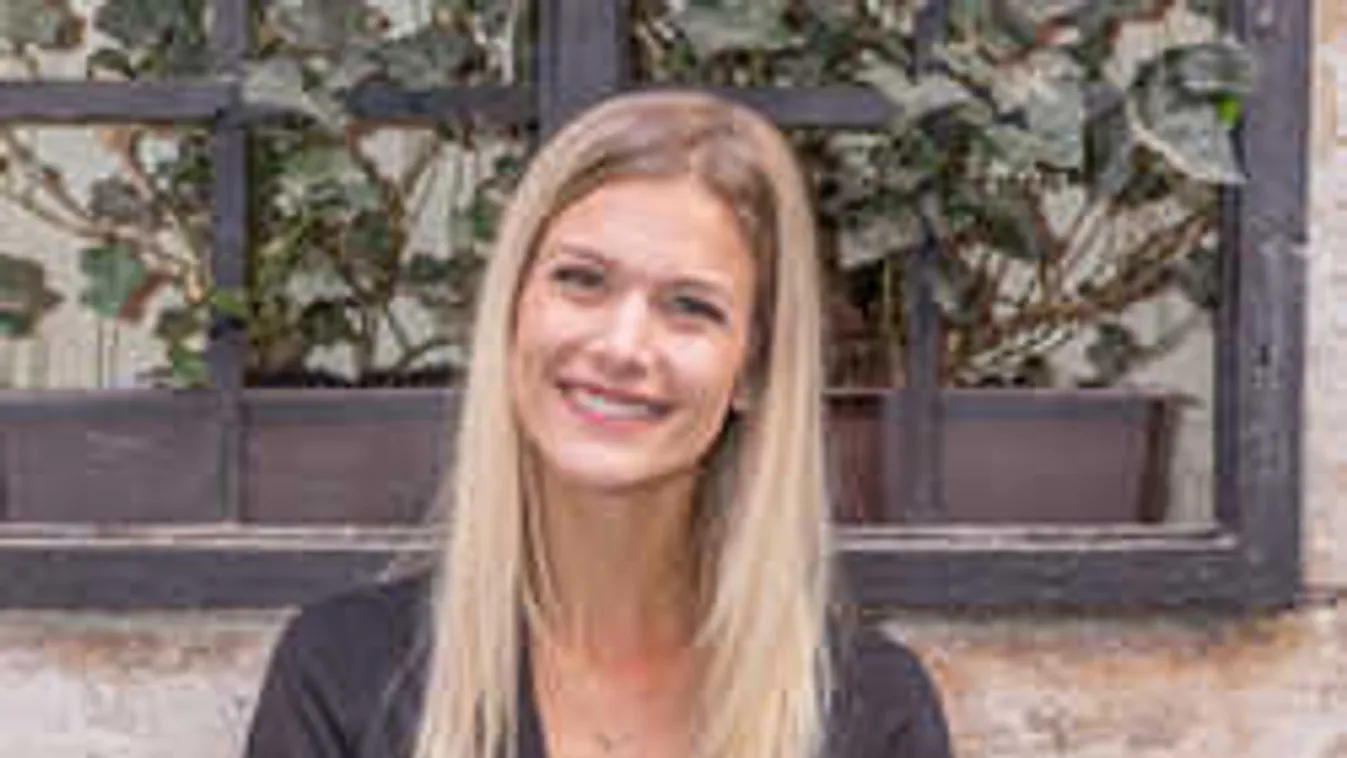 Fotóval kér segítségét Weisz Fanni, mindenki tanácsa számít!