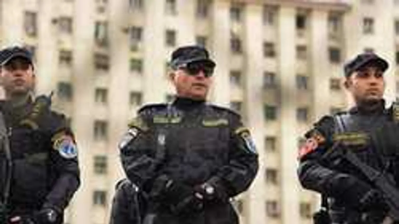 Így mentette meg a kisgyerek életét a hős rendőr! - videó