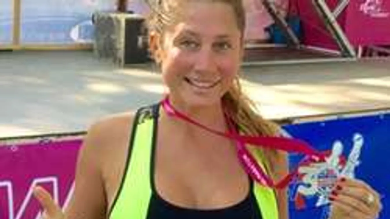 Így sütteti gyönyörű melleit Horváth Éva a napon