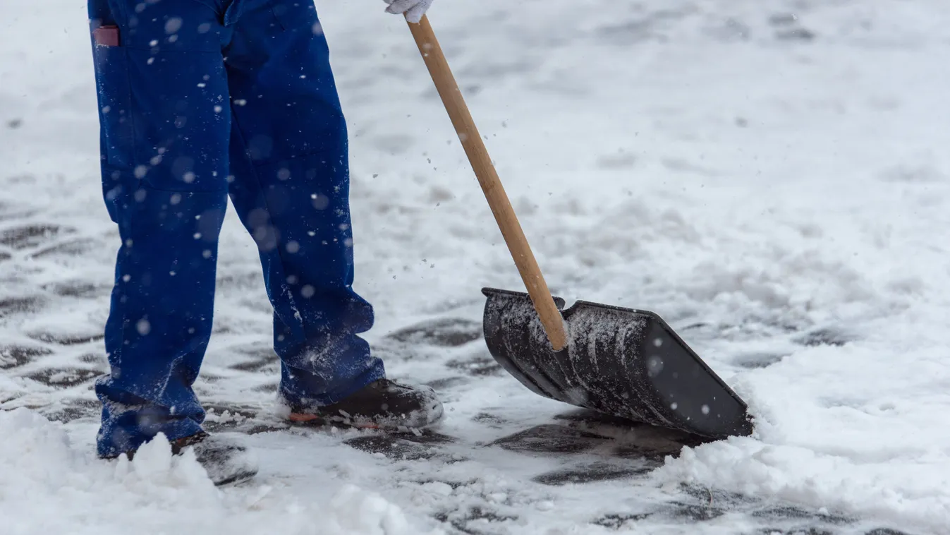 Döbbenetes fotók: Mindent beborít a hó az Alpokban