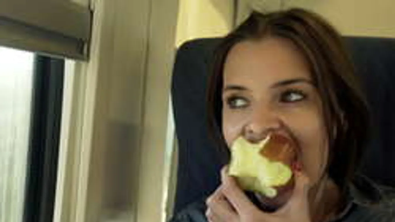 Gyomorforgató, amit ez a nő művel a vonaton!