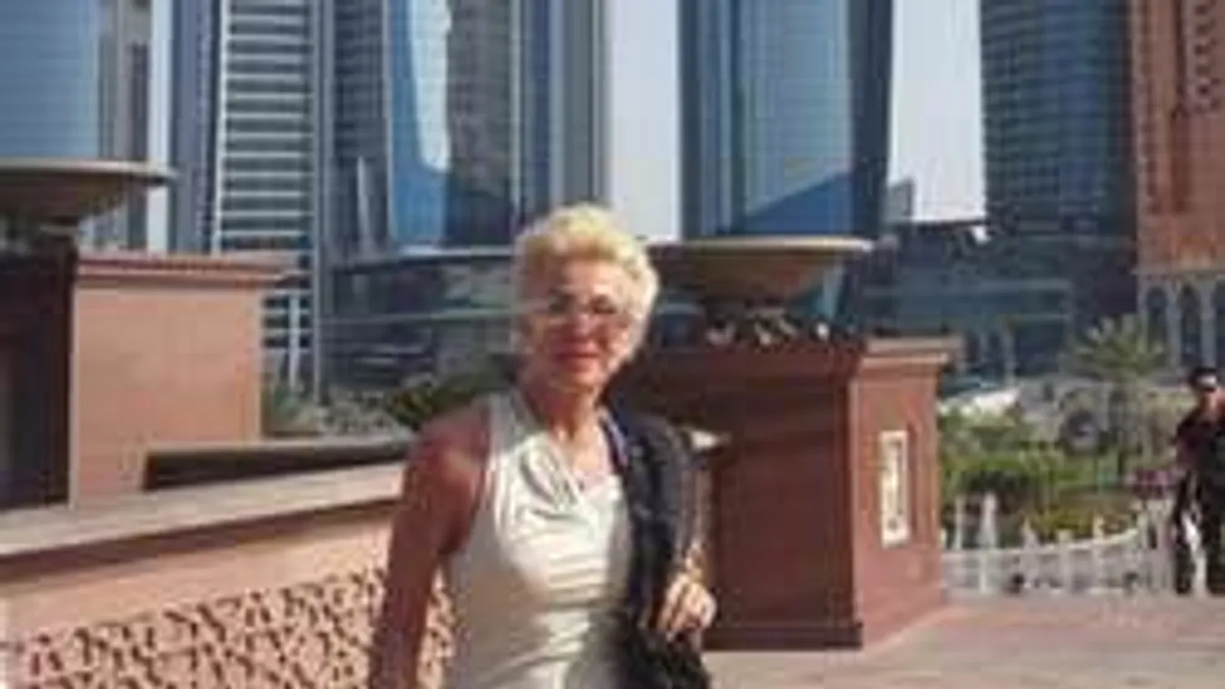 Meredező mellbimbóval dubajozott Medveczky Ilona