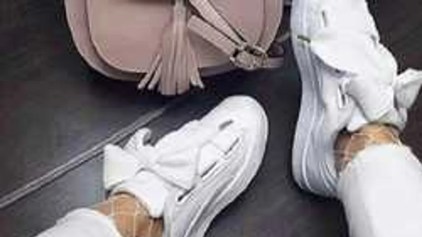 Tarol a fehér tornacipő, ezt nézd, mi történt vele