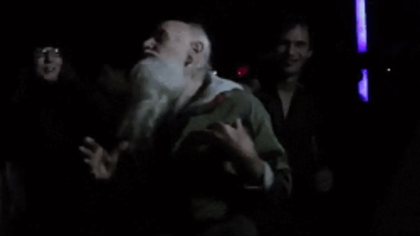 Pénzt gyűjt a 67 éves bácsi, hogy egy hétig vadul bulizhasson