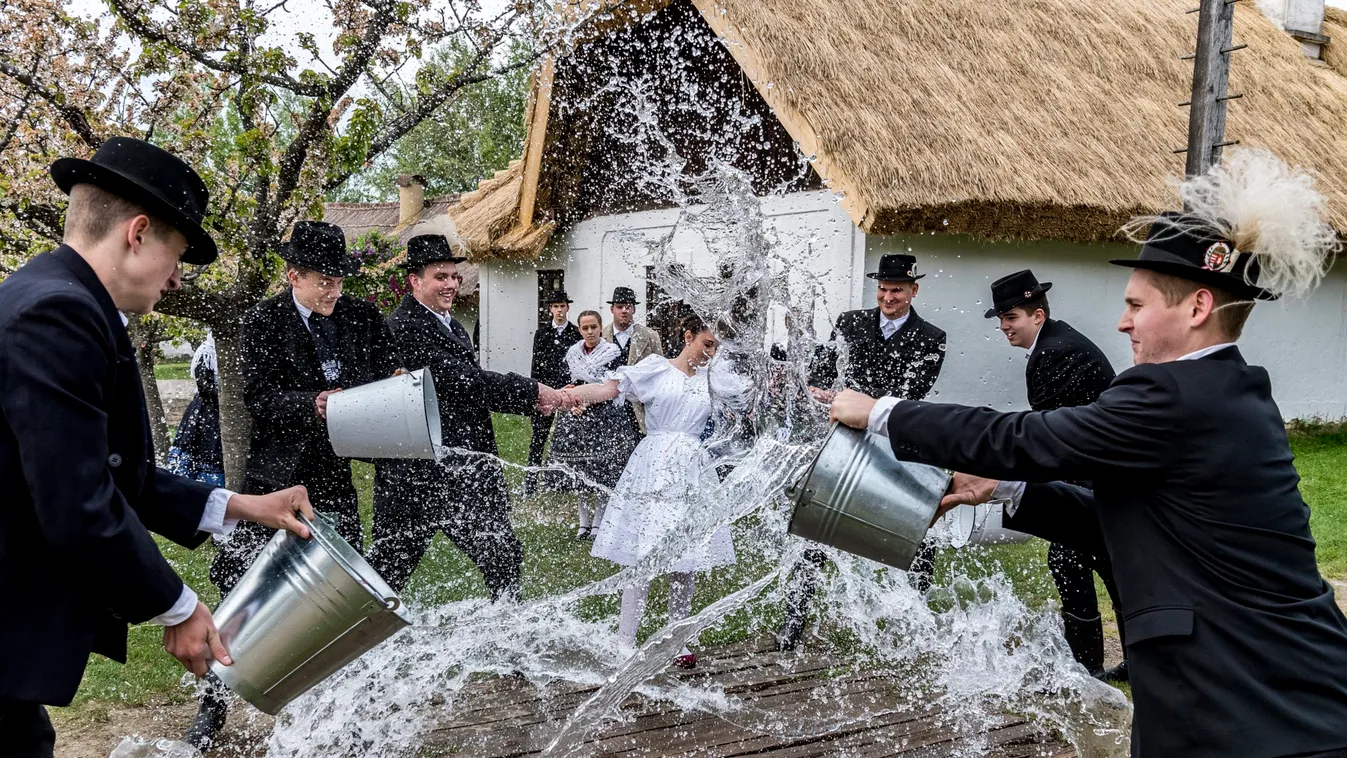 Fő a biztonság: Így locsolkodtak idén a hazai sztárok