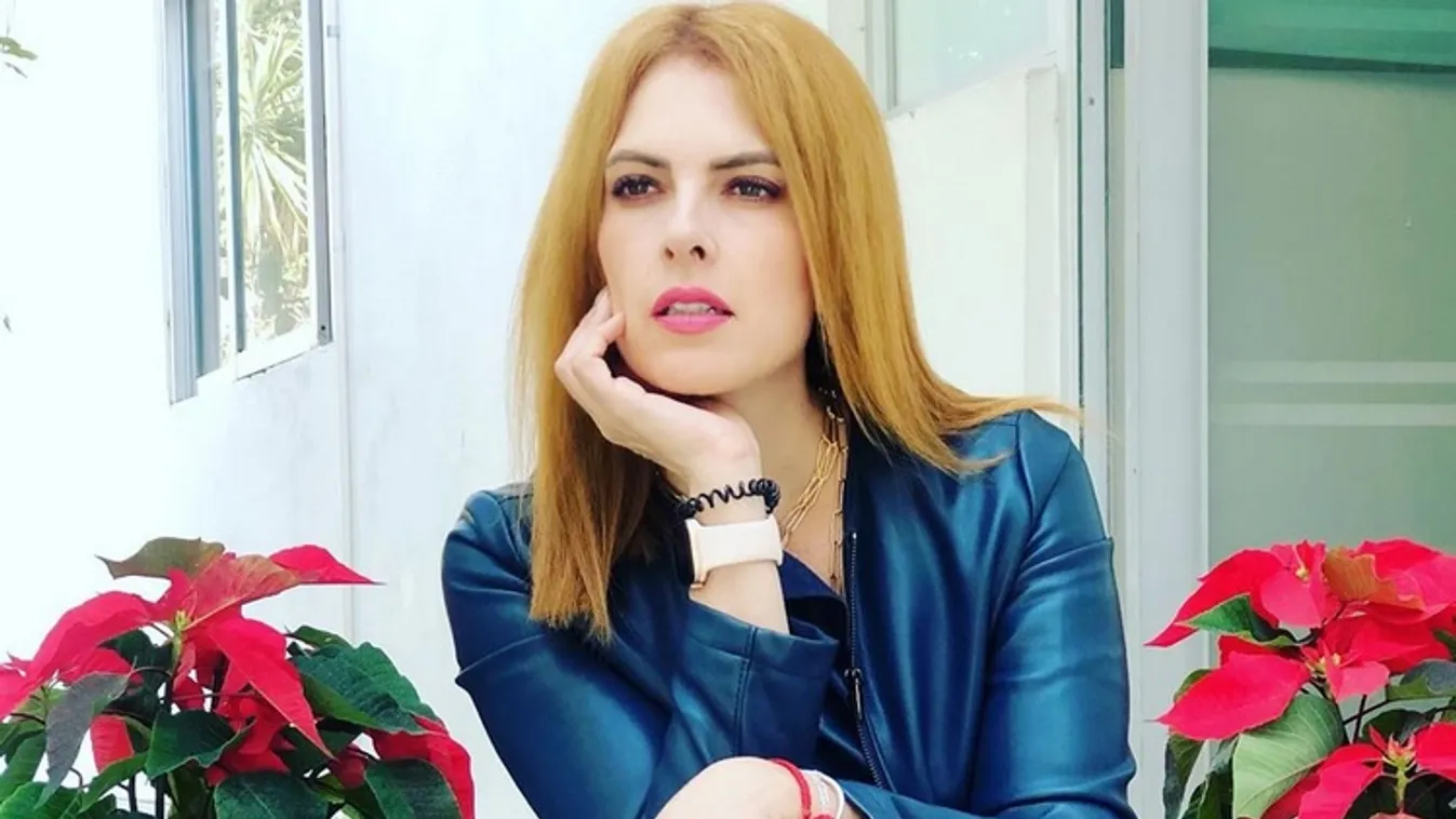 Így hordják a csinos nők a kéket