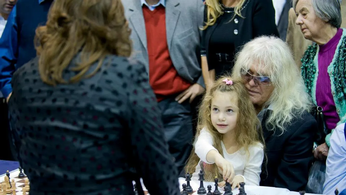Kóbor János és lánya Polgár Judittal sakkozott