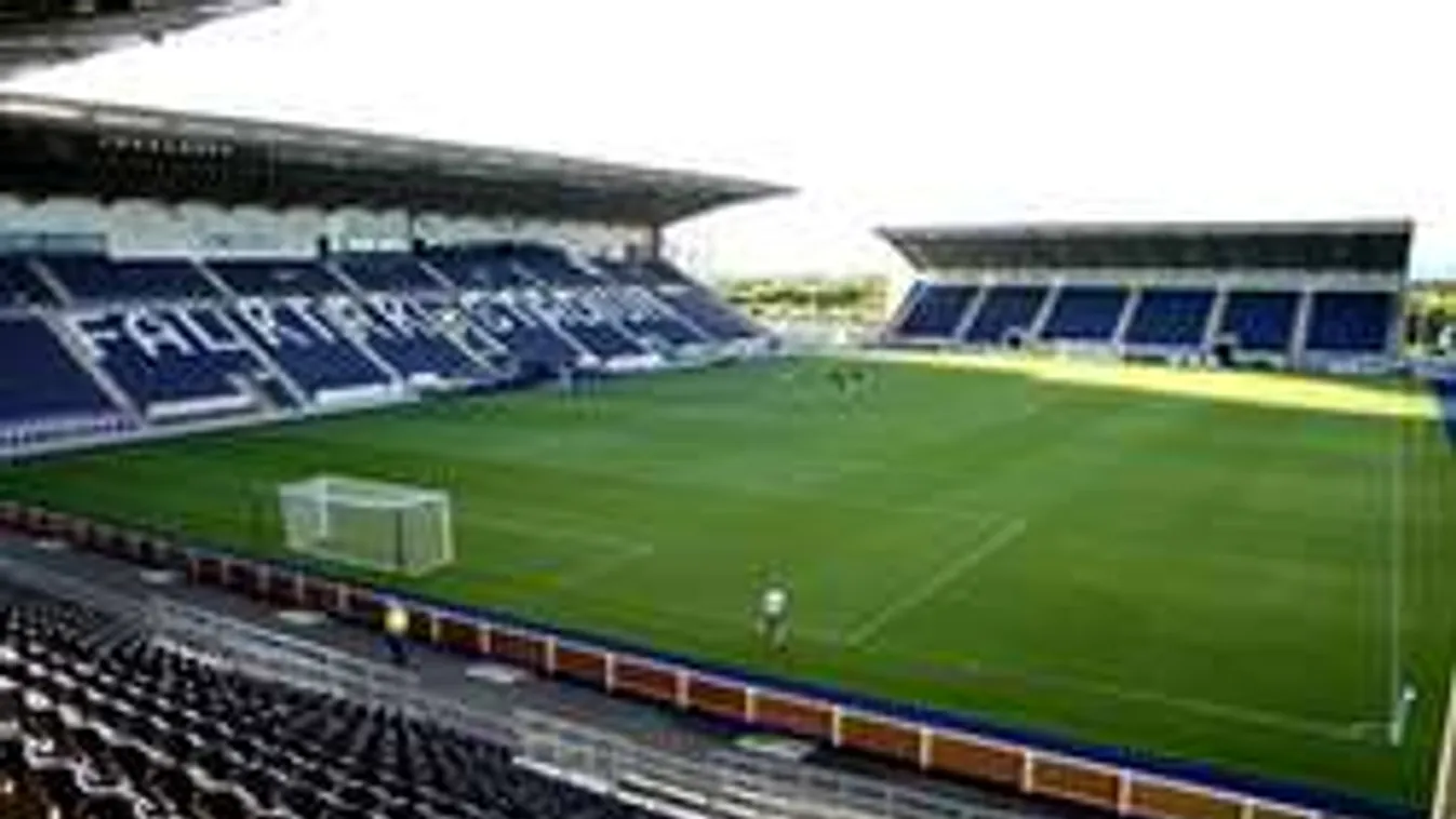 Rémület a stadionban, kiürítették a lelátót!