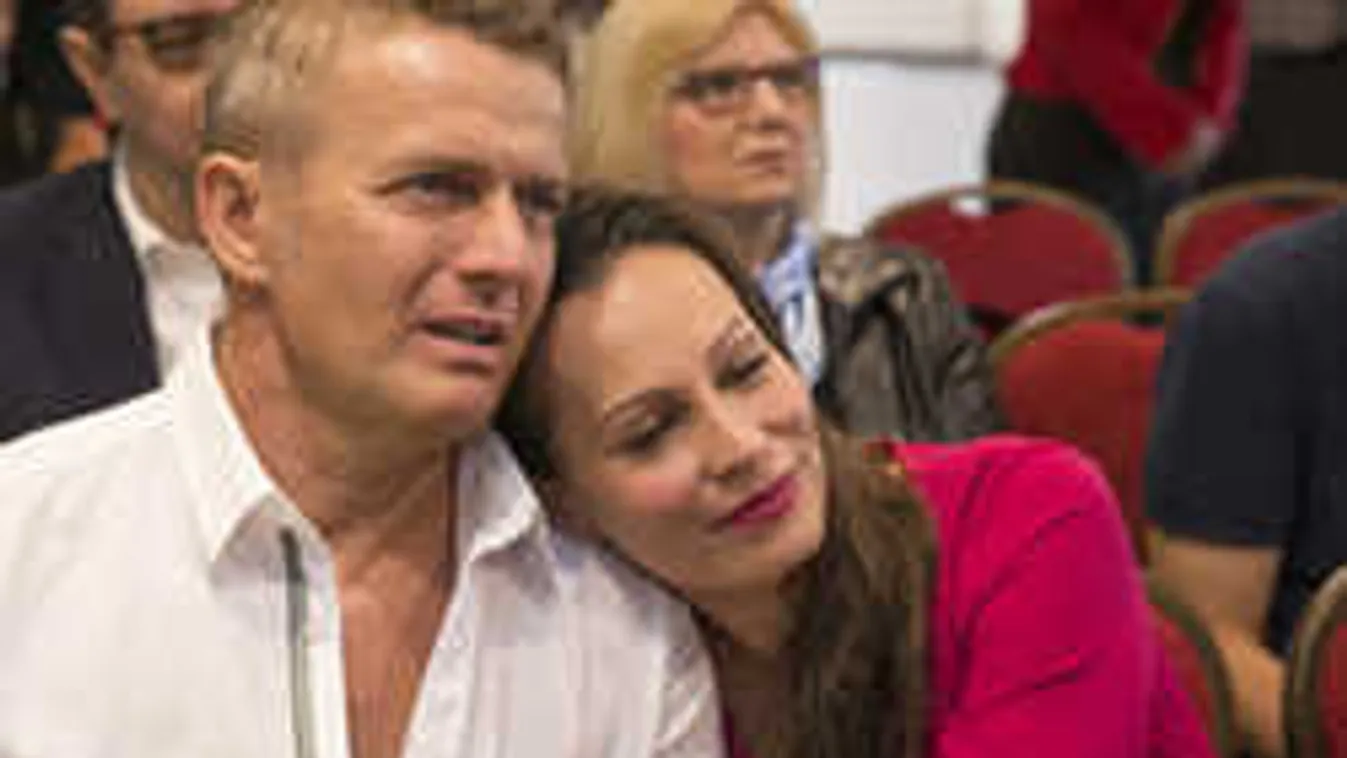 Óriási meglepetés: visszatért a színpadra Rékasi Károly!