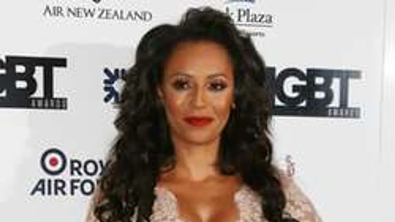 KÍnos: Bugyi nélkül bulizott a szexi sztárénekesnő, lebukott!