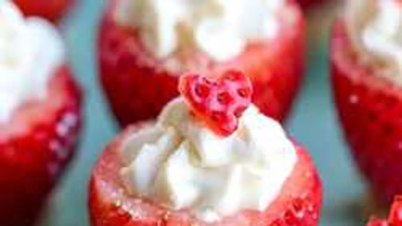 Tavaszi álomdesszert a karcsúság jegyében: Sajttortával töltött eprecske