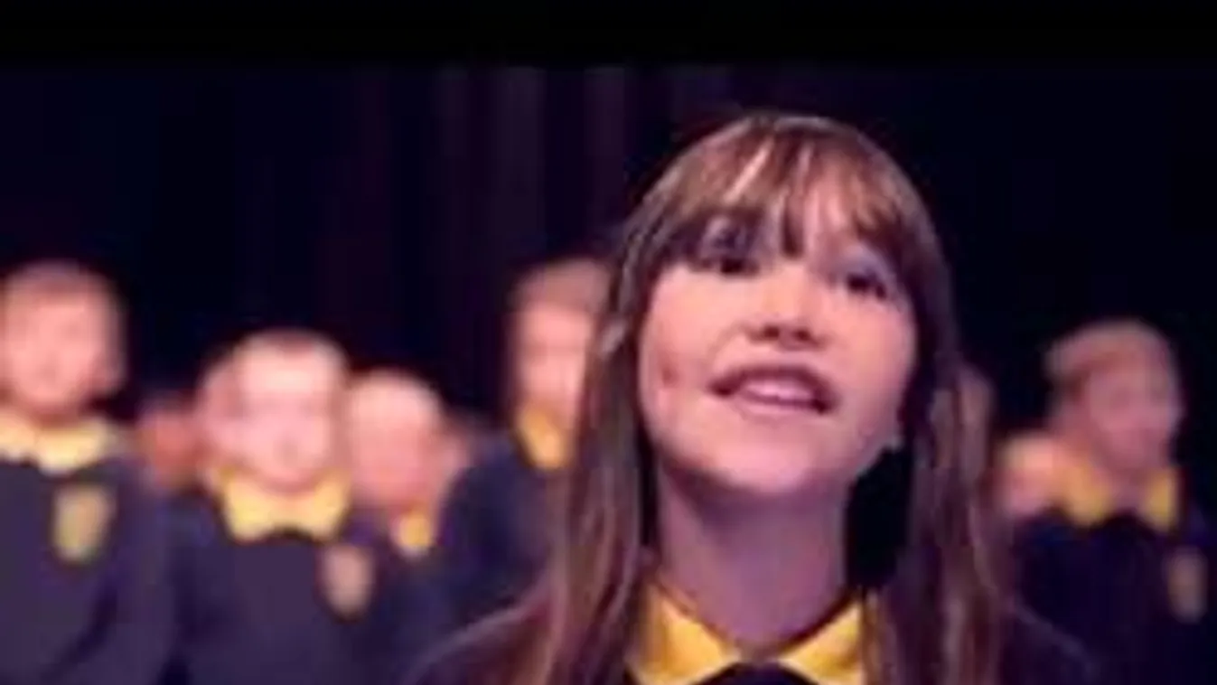 Angyalhangú kislány karácsonyi dala robbantotta fel a netet