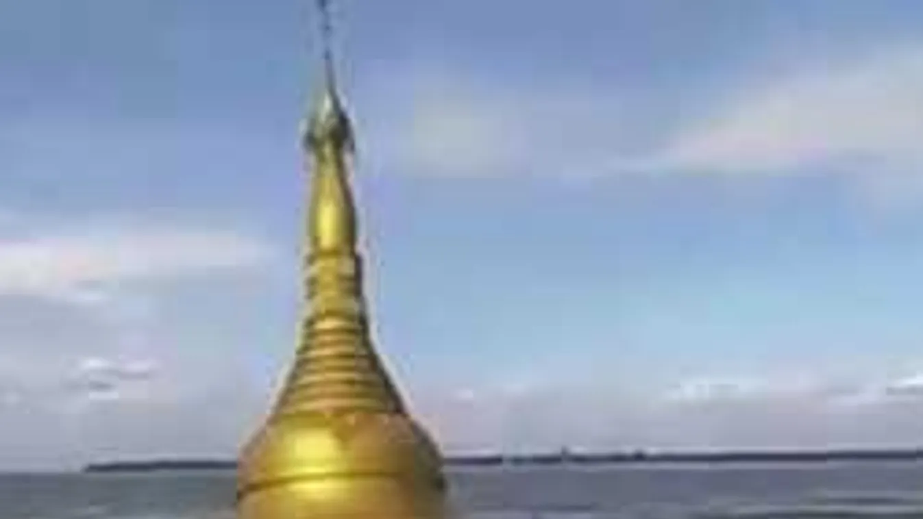 Tehetetlenül nézték, ahogy a gyönyörű templom elmerül a vízben - videó