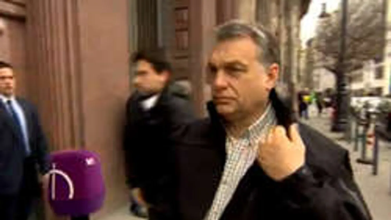 Orbán Viktor is felvette a kockás inget!