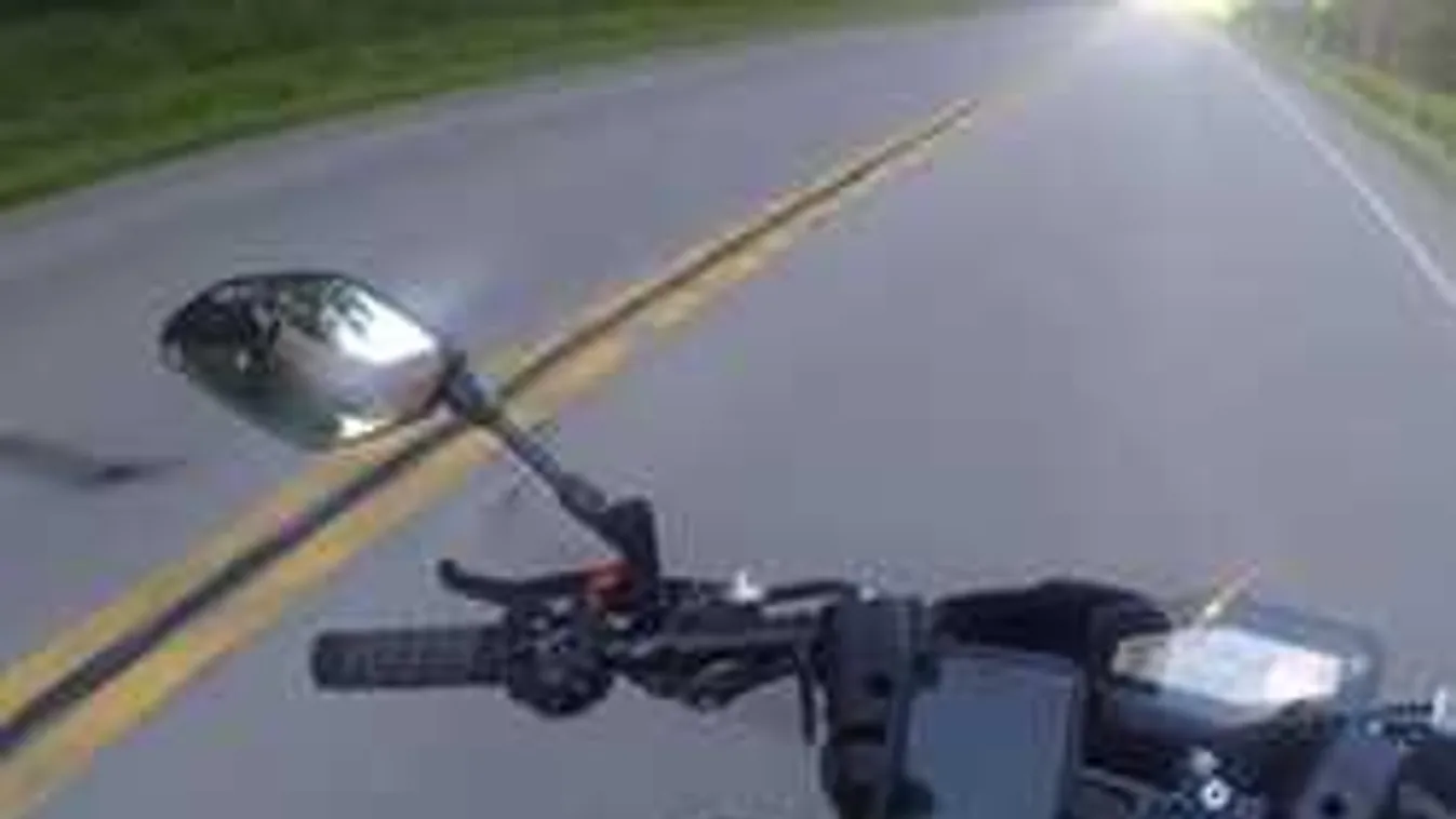 Súlyos motorbalesetet szenvedett a népszerű vlogger - videó