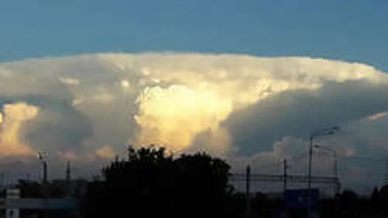 Bizarr felhő jelent meg a nagyváros felett, sokkot kaptak a lakók!