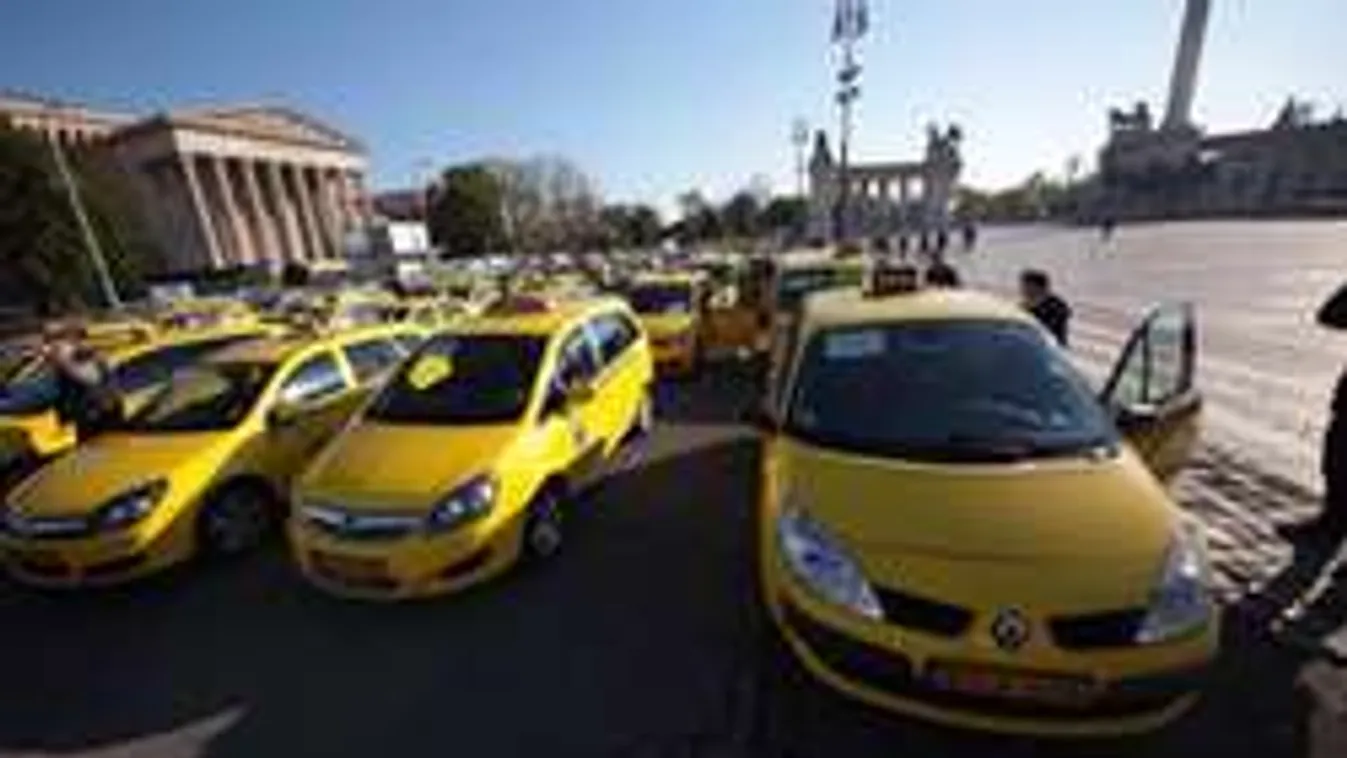 Friss fotók: újra blokád alá veszik a taxisok a várost!