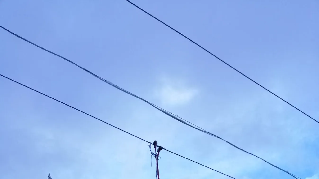 Órákig lógott a levegőben 74 halálra rémült turista