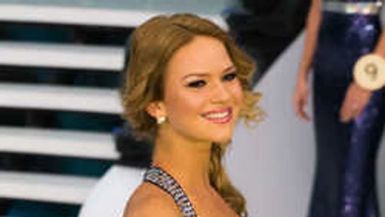 Apró tangában mutatta meg kigyúrt testét a magyar szépségkirálynő