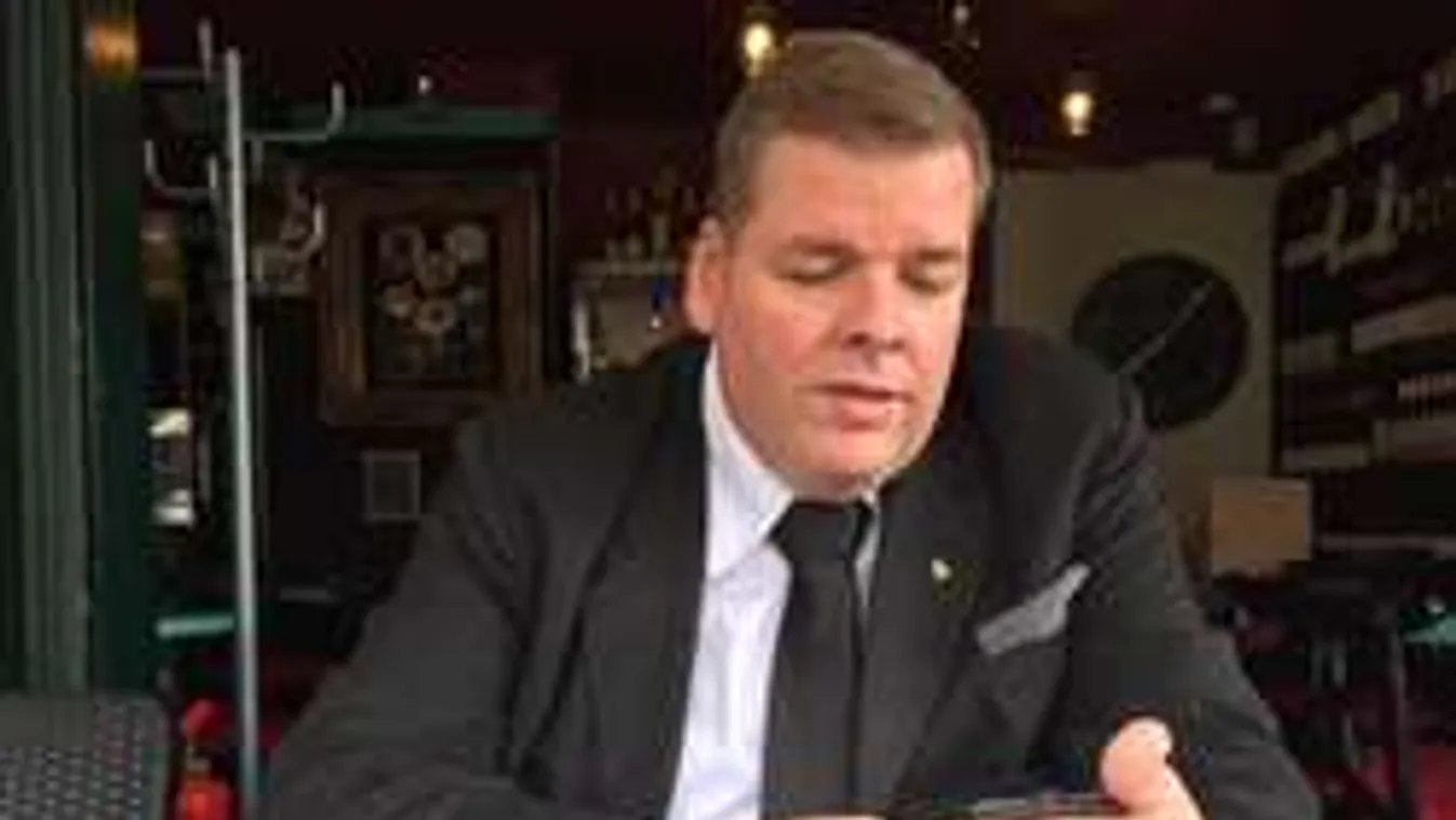 Nem akármilyen meglepetéssel készült magának Schmuck Andor a születésnapjára (Videó)