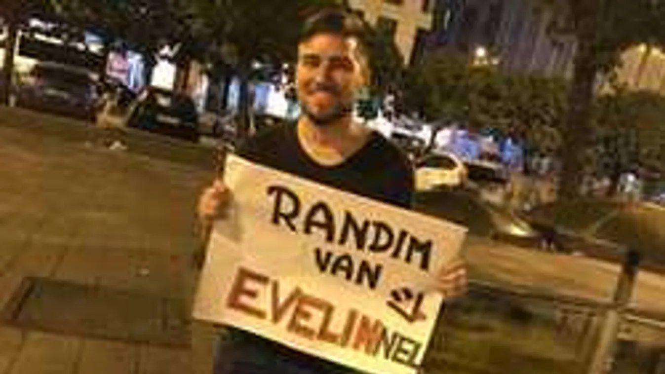 Táblával kereste randipartnerét: megtudtuk, mi történt a randevún!