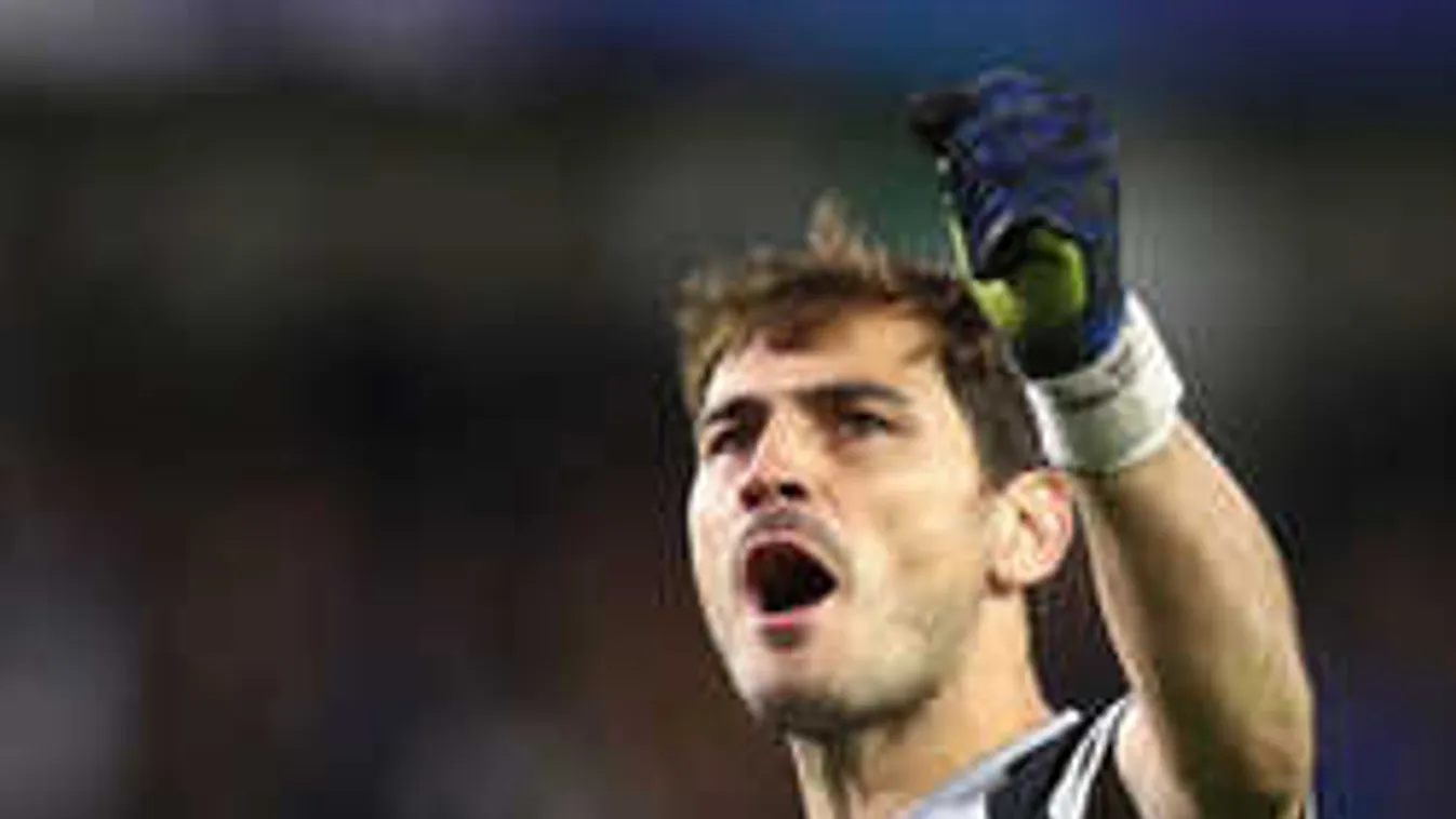 Bombahír, világbajnok kapus igazolhat Nikolicsékhoz!